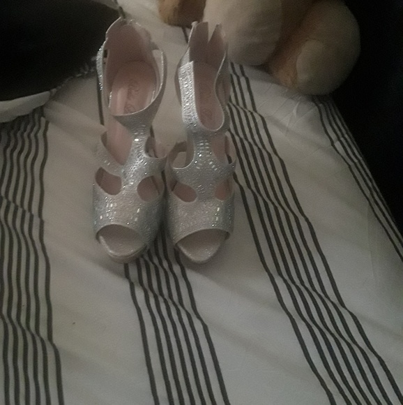 Dress purchased from PROM USA  plus shoes - Picture 2 of 2